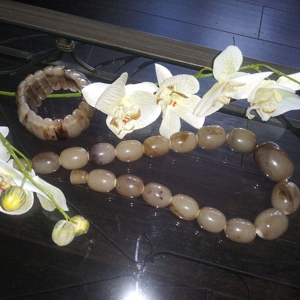 Precious  Stone Necklace and Bracket Set